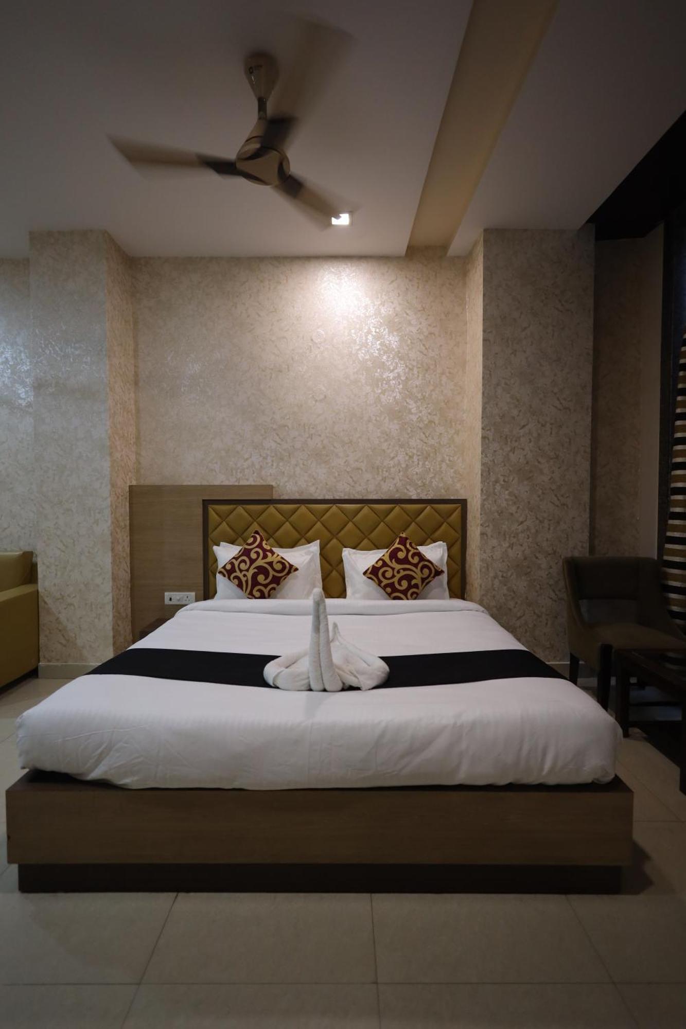 Hotel Bhagyaraj Palace A Luxury Hotel Keshavpuram カーンプル エクステリア 写真