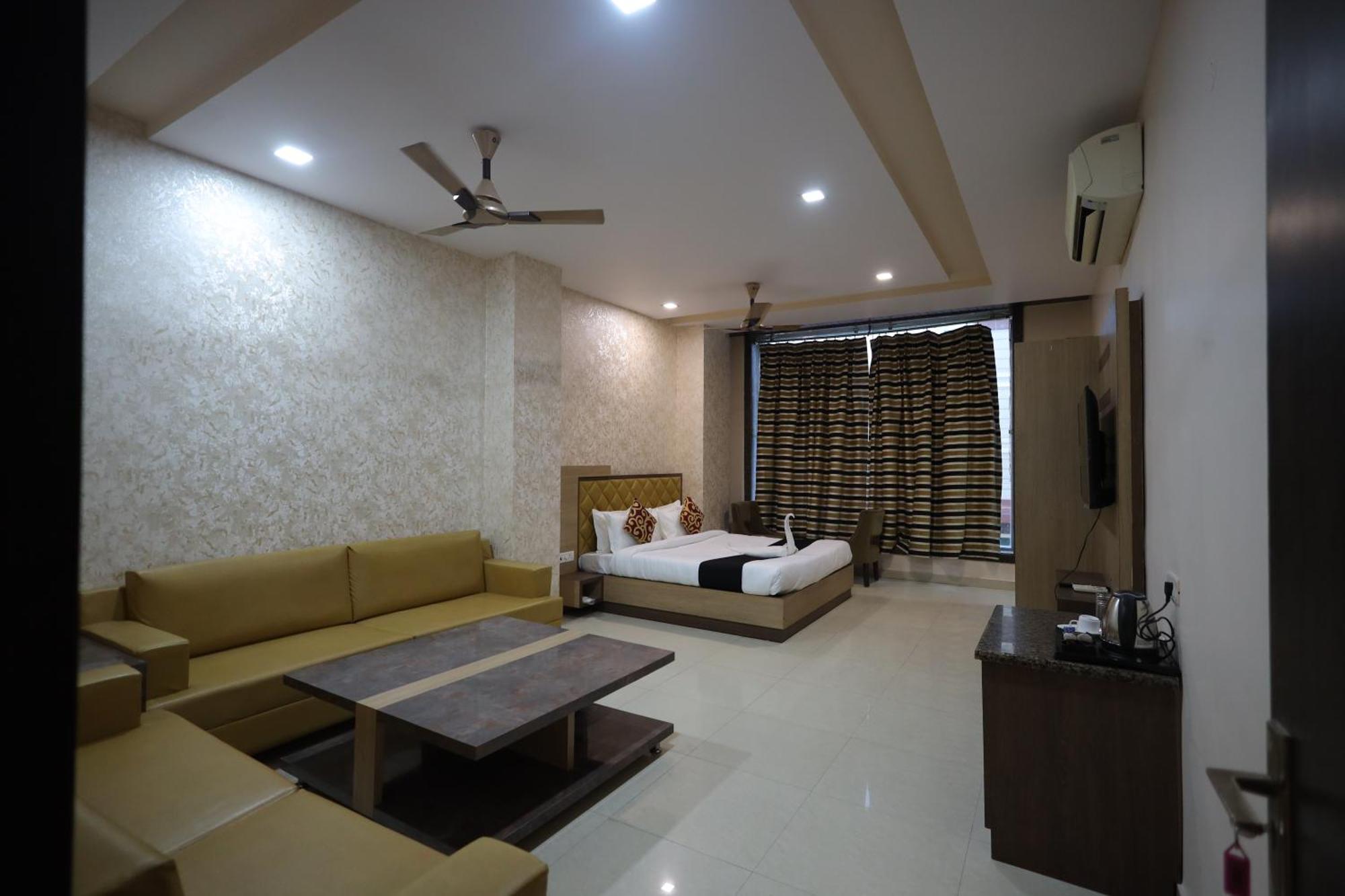 Hotel Bhagyaraj Palace A Luxury Hotel Keshavpuram カーンプル エクステリア 写真